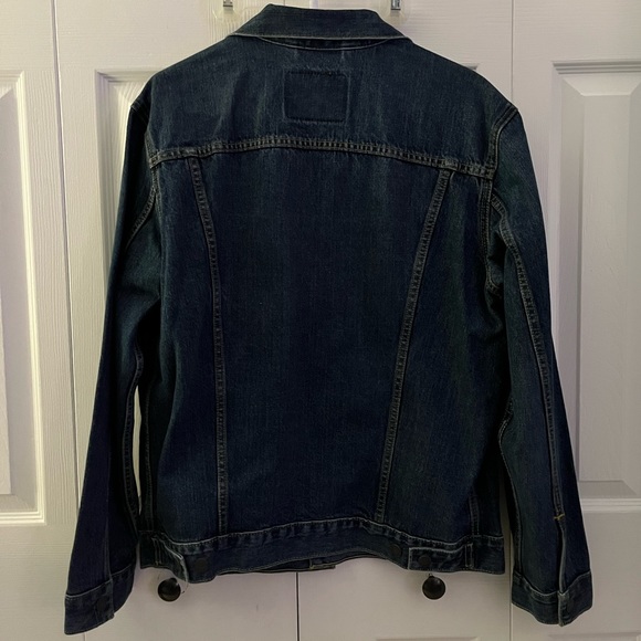 Mens Levi’s dark wash jean jacket worn once!! - Picture 2 of 3